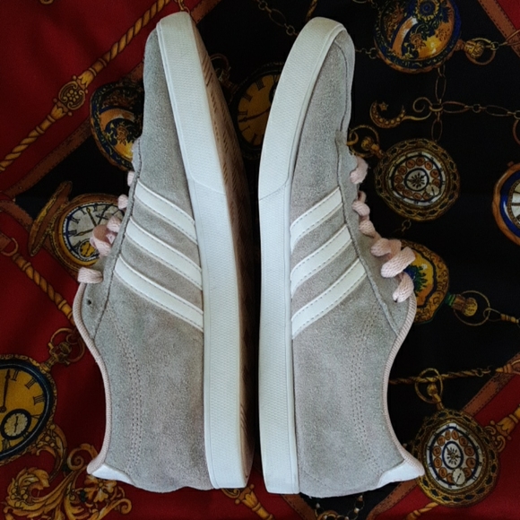 Classic Adidas Lace-up Sneakers - Picture 6 of 8